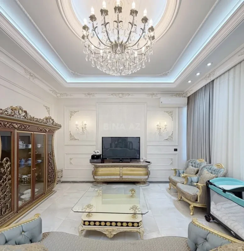 Satılır 3 otaqlı mənzil 215 m²