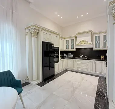Satılır 3 otaqlı mənzil 215 m²
