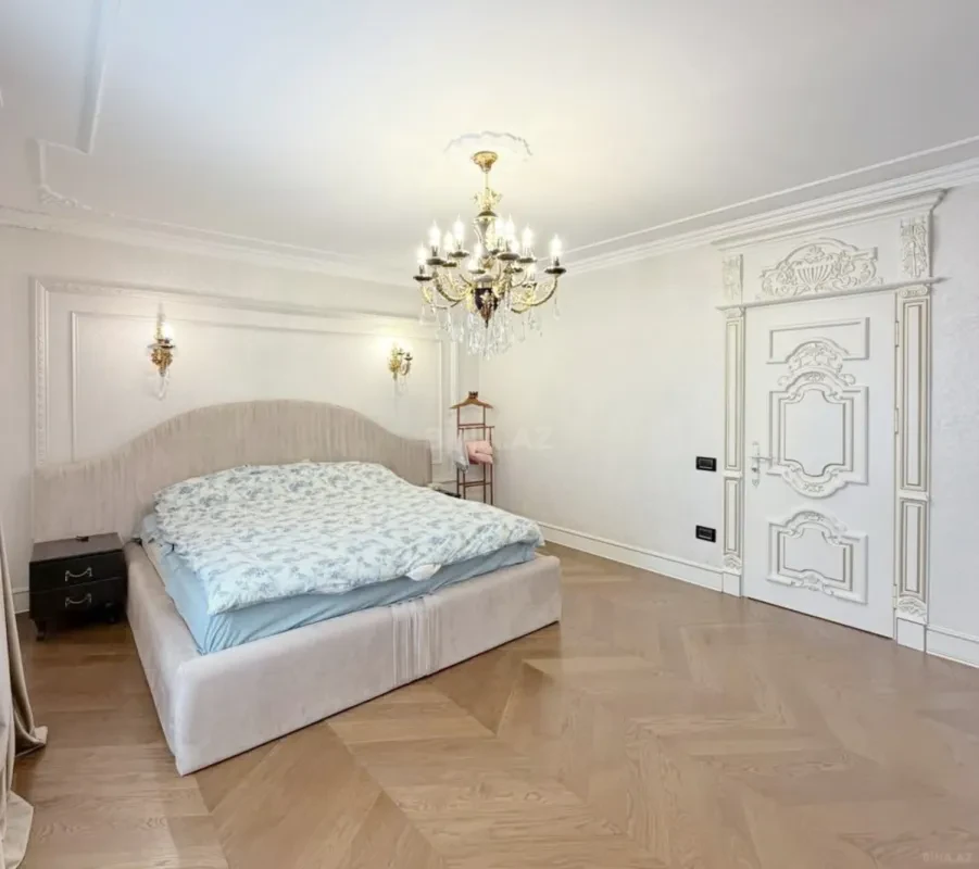 Satılır 3 otaqlı mənzil 215 m²