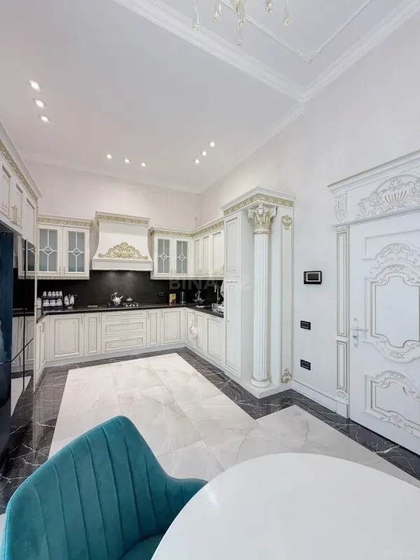 Satılır 3 otaqlı mənzil 215 m²