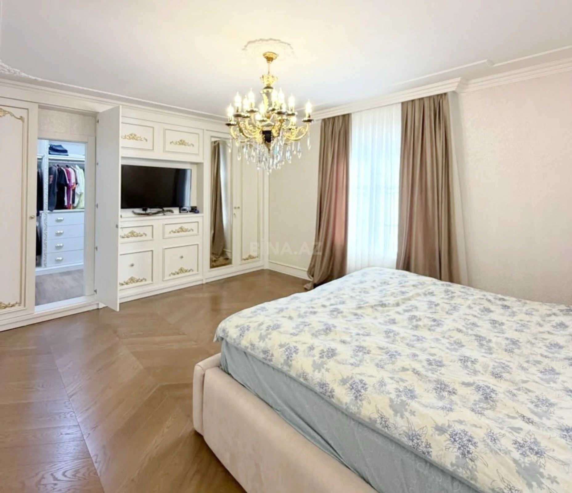 Satılır 3 otaqlı mənzil 215 m²