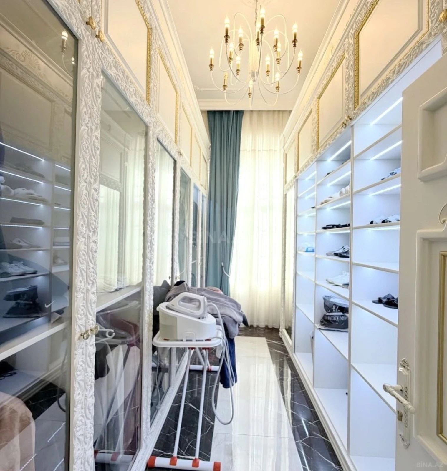 Satılır 3 otaqlı mənzil 215 m²