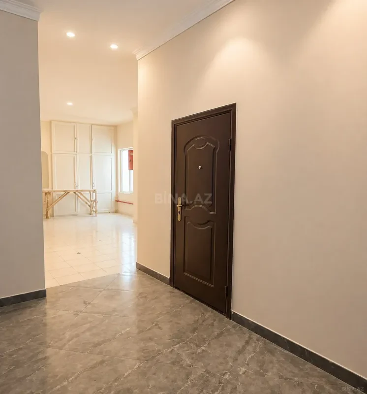Satılır 4 otaqlı mənzil 185 m²