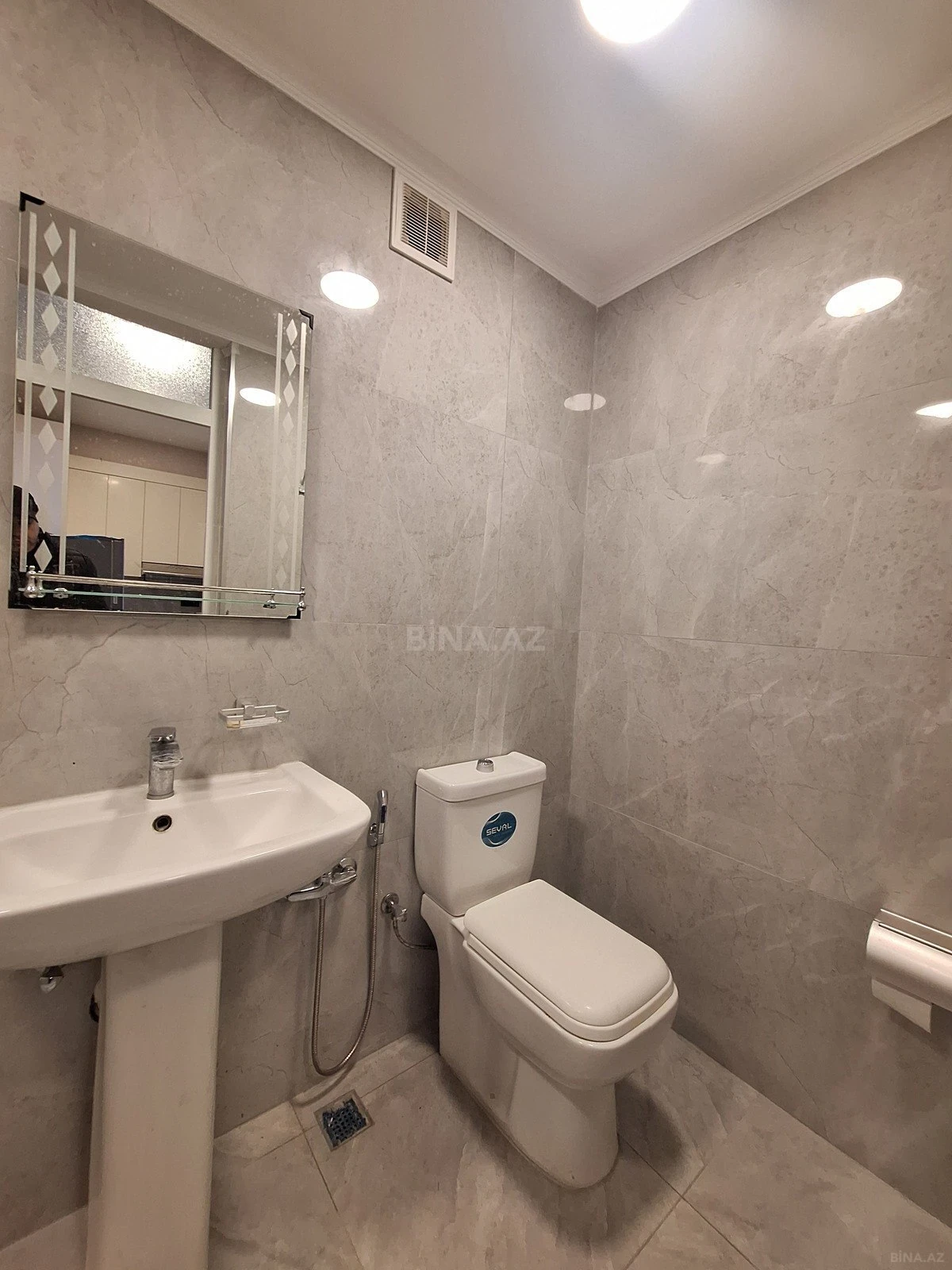 Kirayə verilir 2 otaqlı mənzil 60 m²