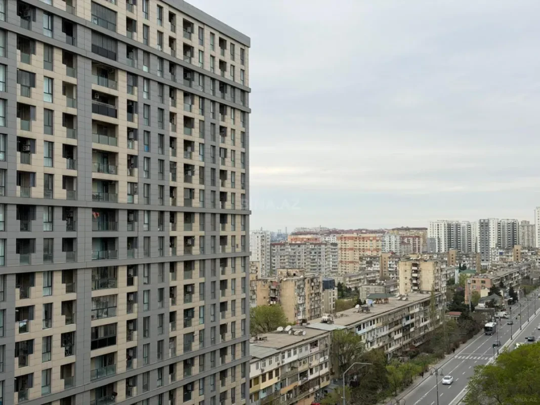 Satılır 3 otaqlı mənzil 130 m²