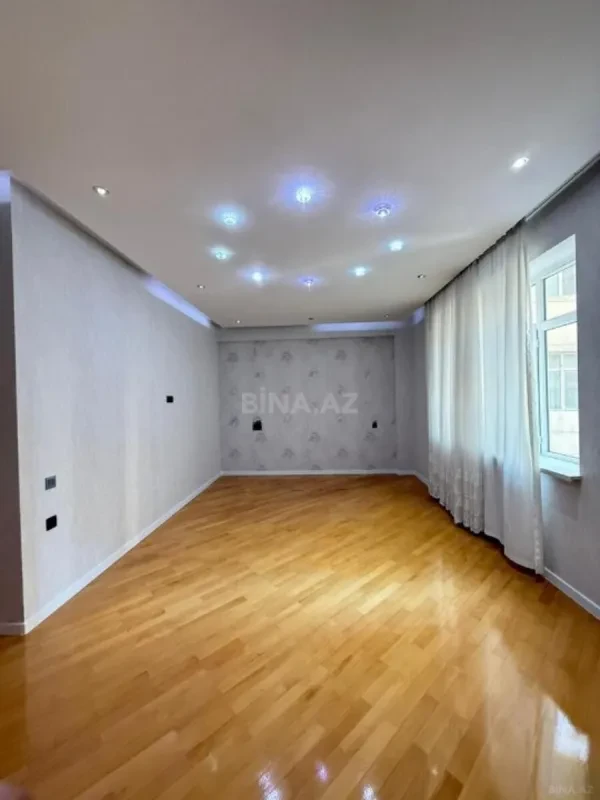 Satılır 3 otaqlı mənzil 135 m²