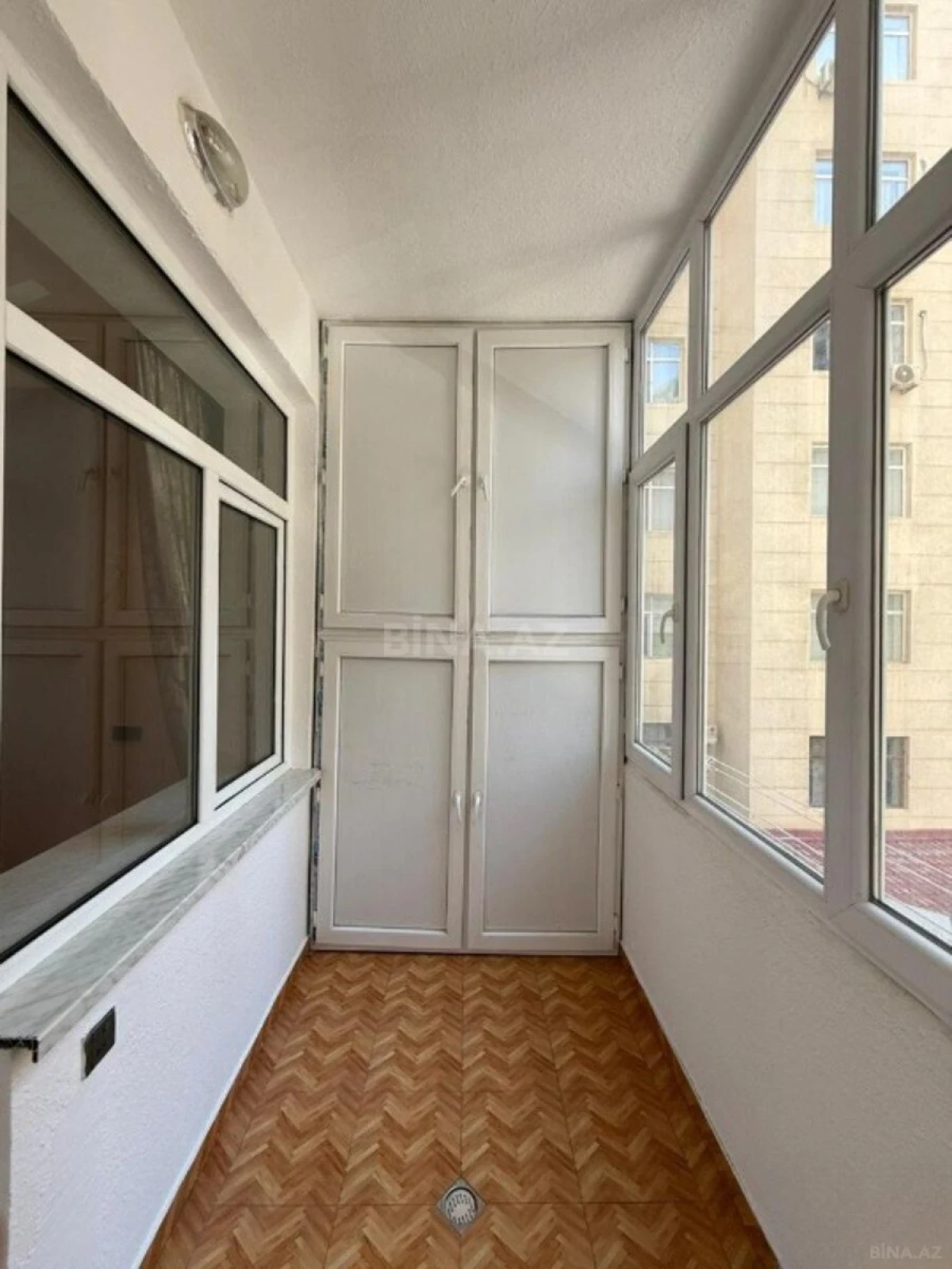 Satılır 3 otaqlı mənzil 135 m²