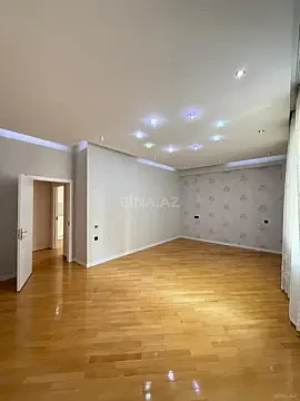 Satılır 3 otaqlı mənzil 135 m²
