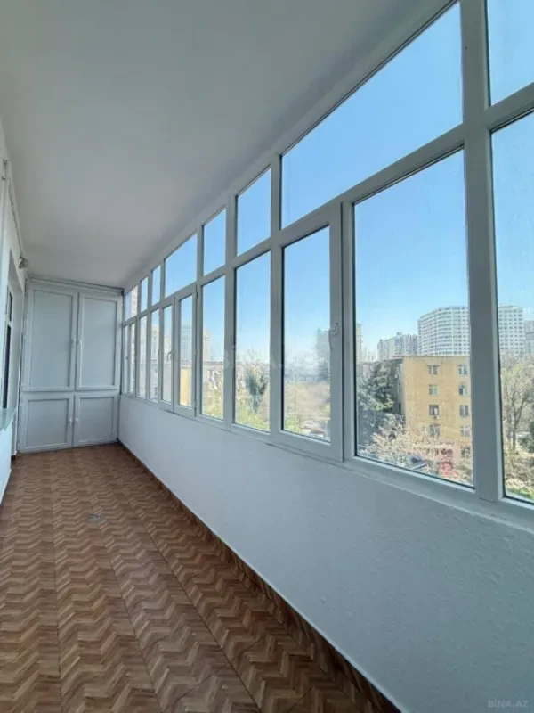 Satılır 3 otaqlı mənzil 135 m²