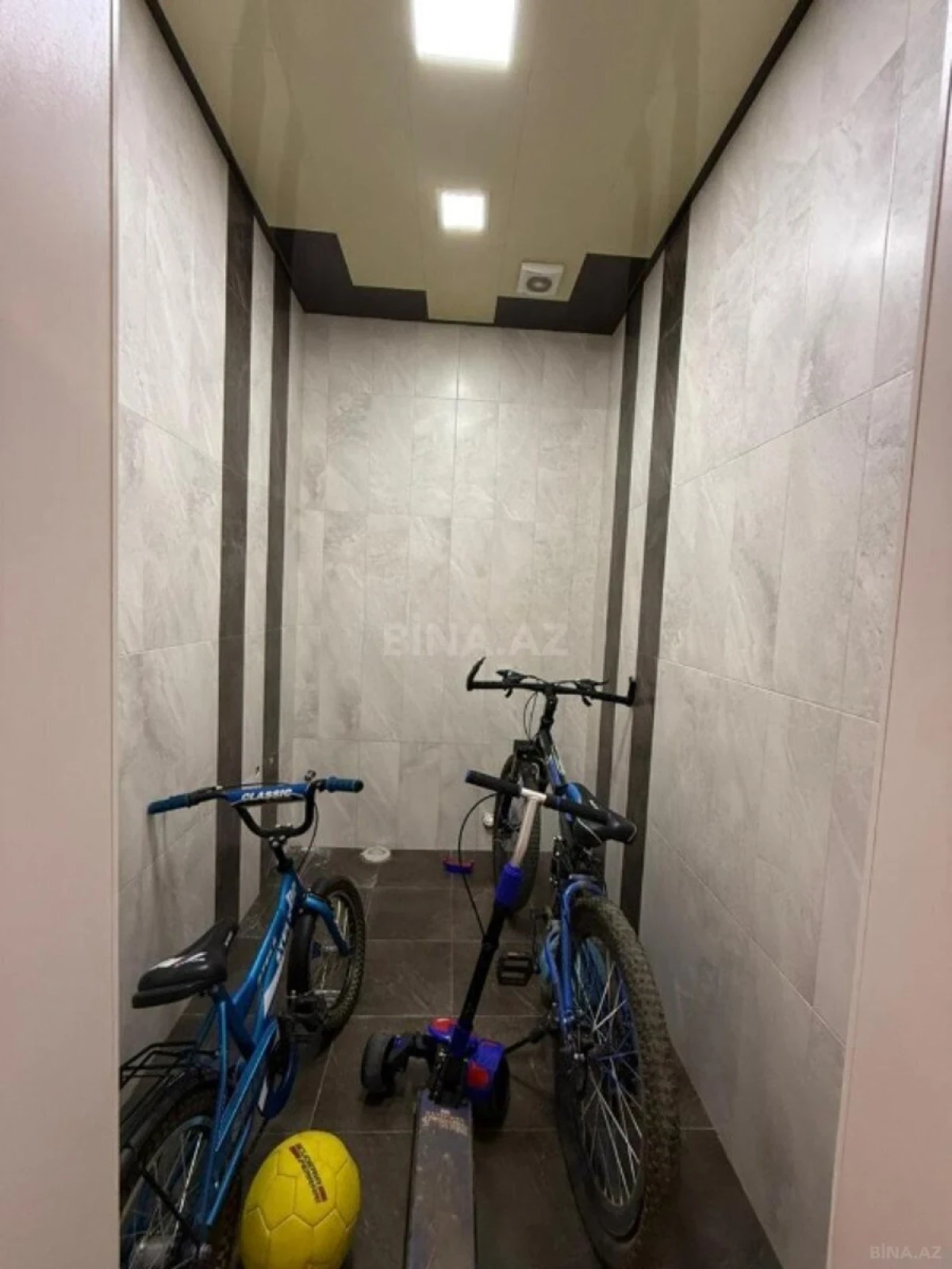 Satılır 3 otaqlı mənzil 135 m²