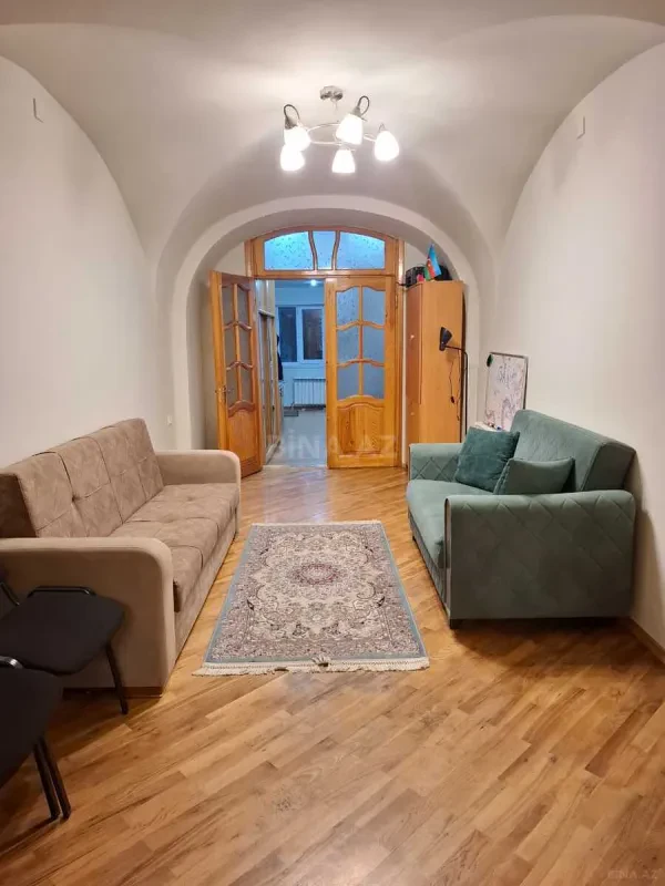 Kirayə verilir 2 otaqlı ofis 65 m²