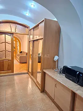 Kirayə verilir 2 otaqlı ofis 65 m²