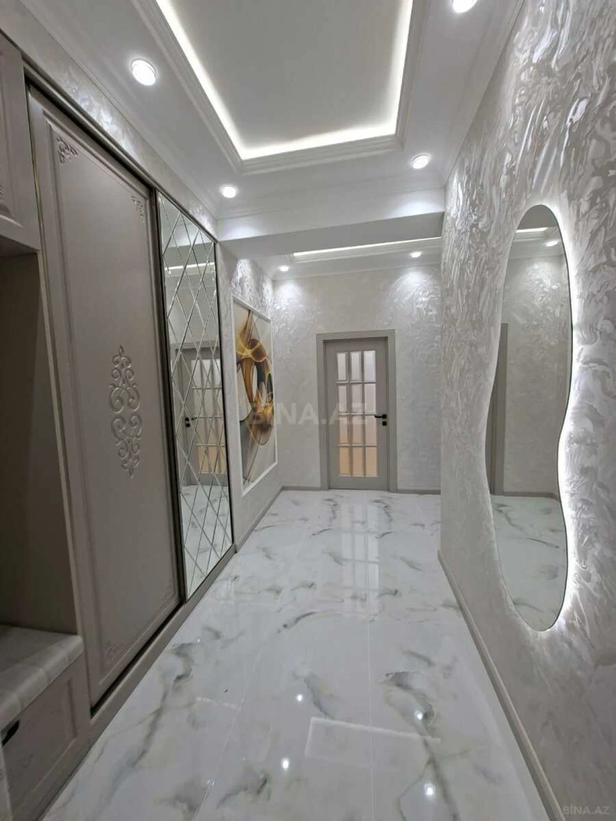 Satılır 3 otaqlı mənzil 92 m²
