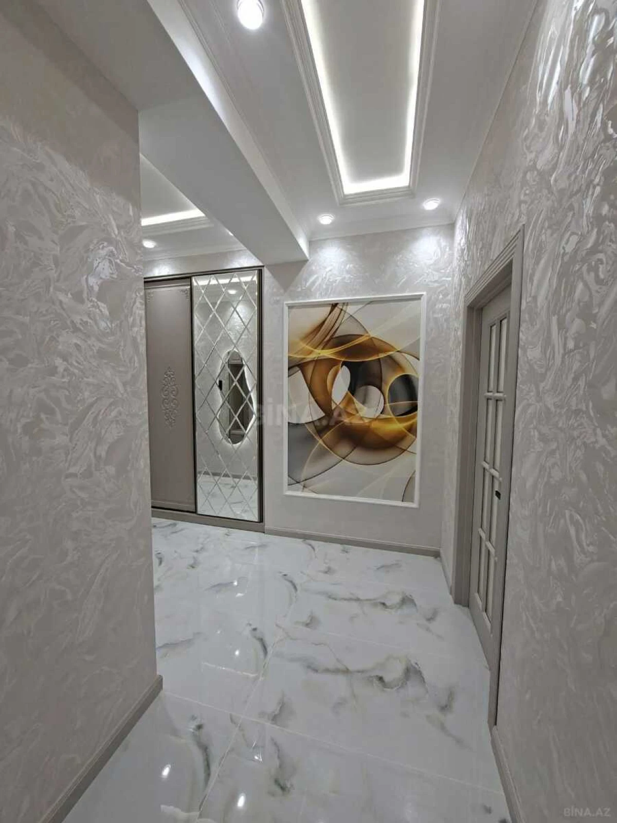 Satılır 3 otaqlı mənzil 92 m²