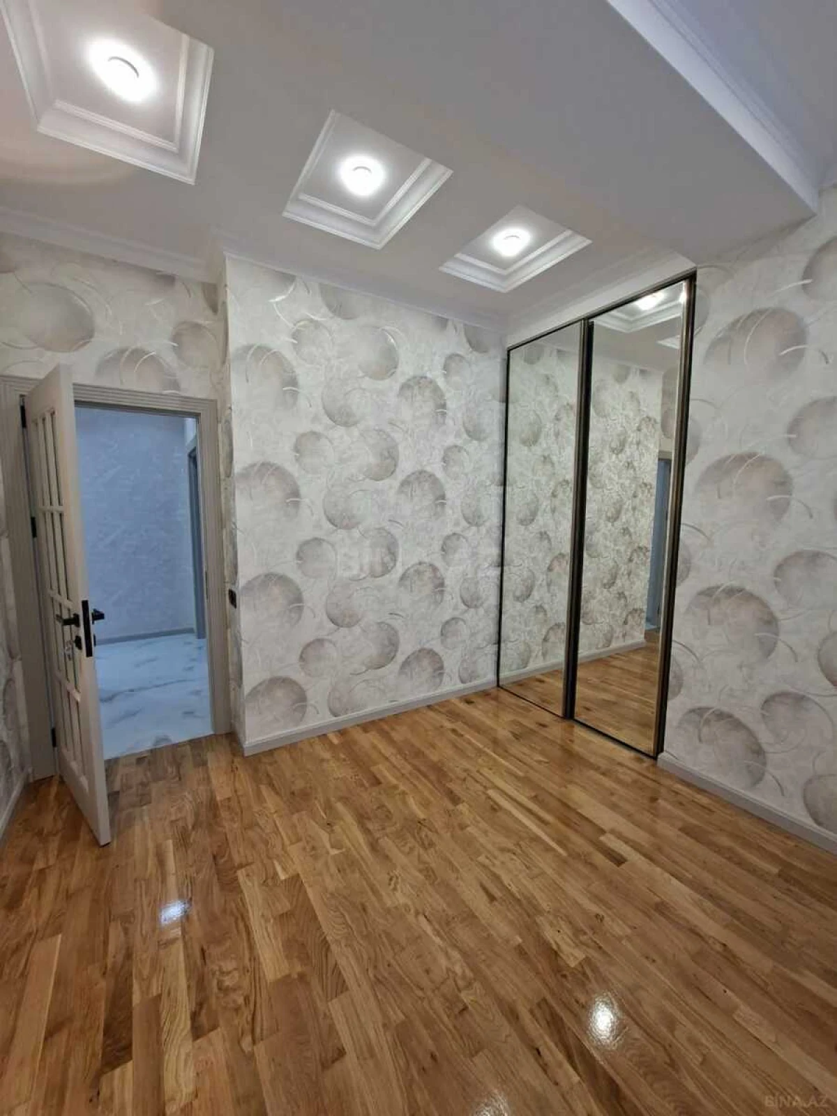 Satılır 3 otaqlı mənzil 92 m²