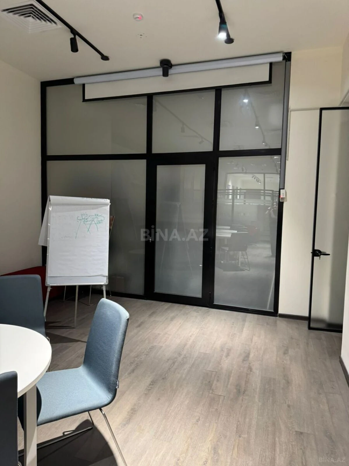 Kirayə verilir 4 otaqlı ofis 230 m²
