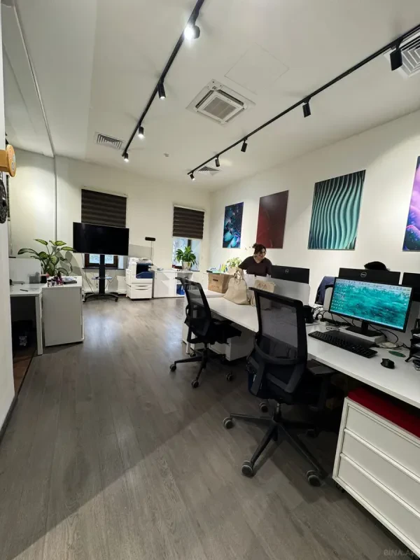 Kirayə verilir 4 otaqlı ofis 230 m²