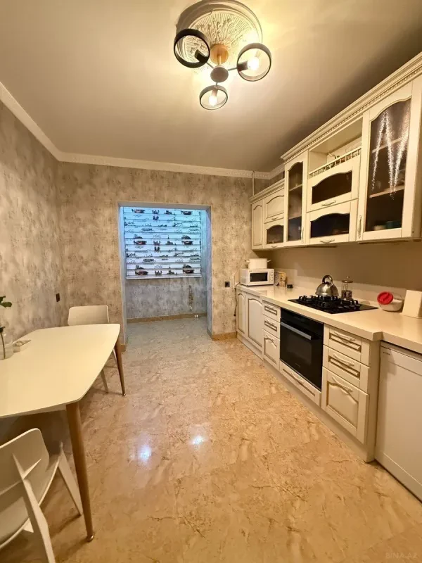 Satılır 5 otaqlı mənzil 120 m²