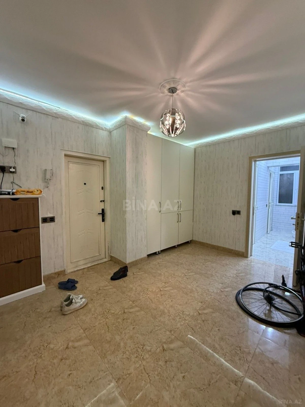 Satılır 5 otaqlı mənzil 120 m²