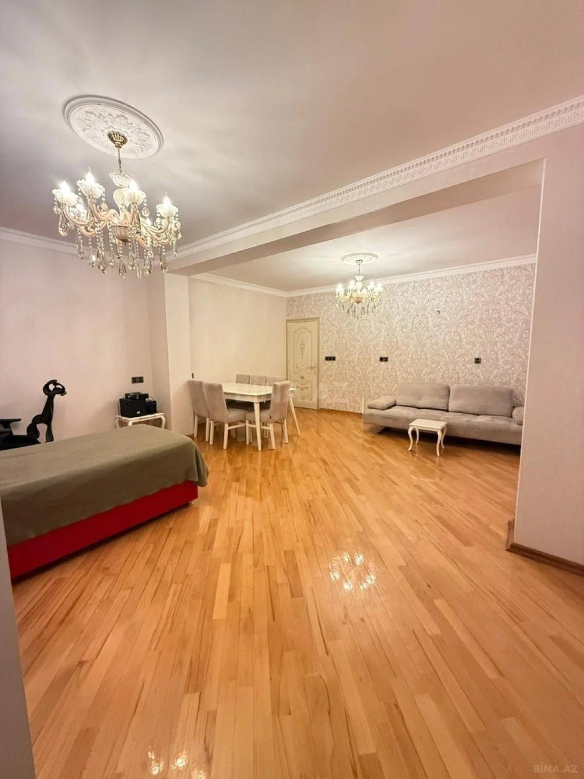 Satılır 5 otaqlı mənzil 120 m²