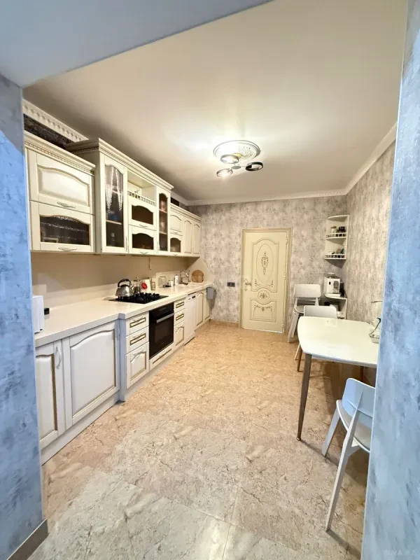 Satılır 5 otaqlı mənzil 120 m²