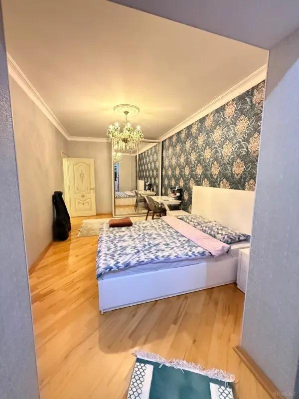 Satılır 5 otaqlı mənzil 120 m²