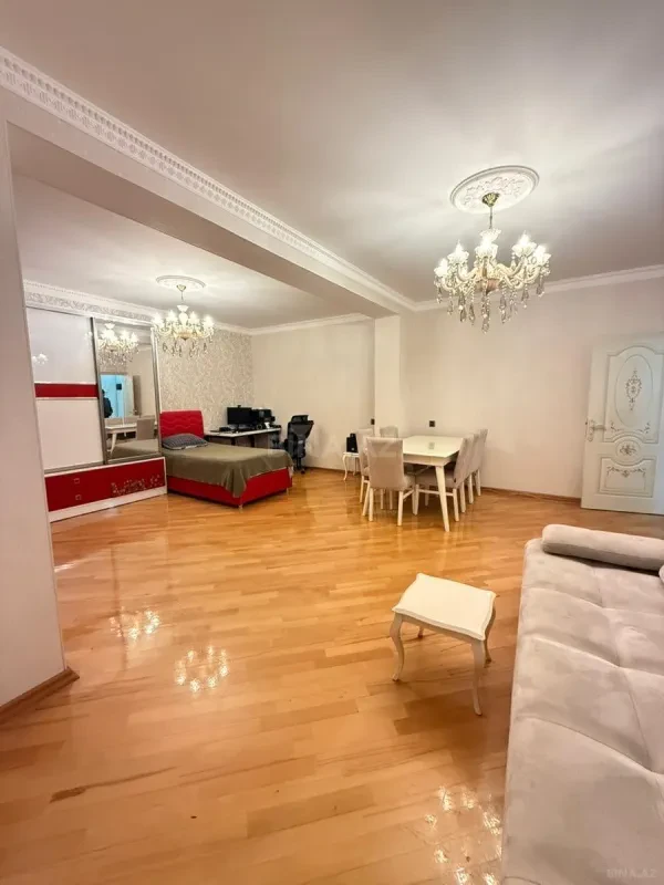 Satılır 5 otaqlı mənzil 120 m²