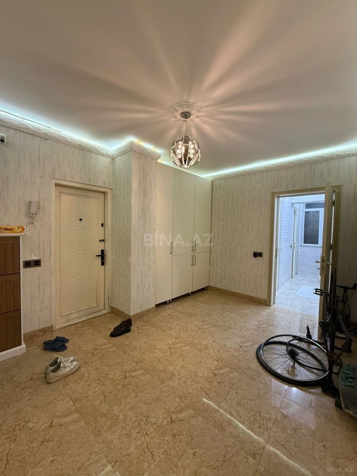 Satılır 5 otaqlı mənzil 120 m²
