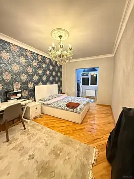 Satılır 5 otaqlı mənzil 120 m²