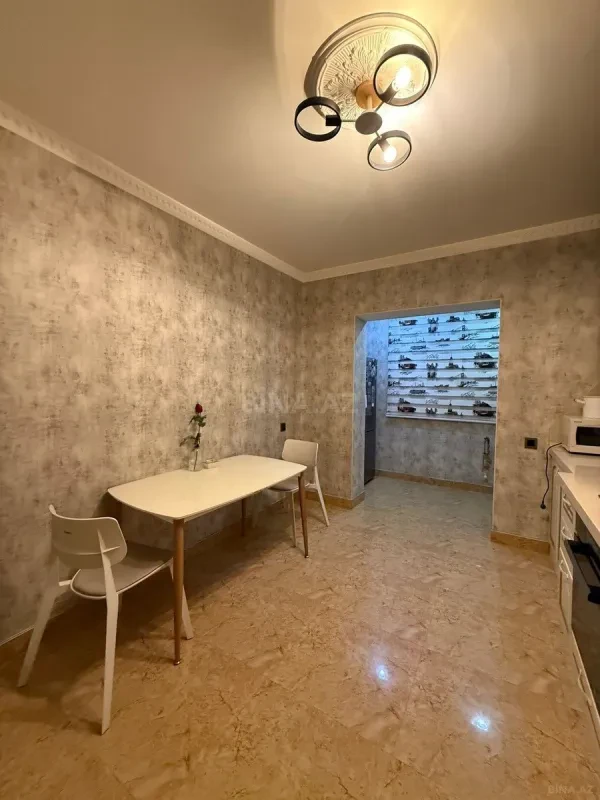 Satılır 5 otaqlı mənzil 120 m²