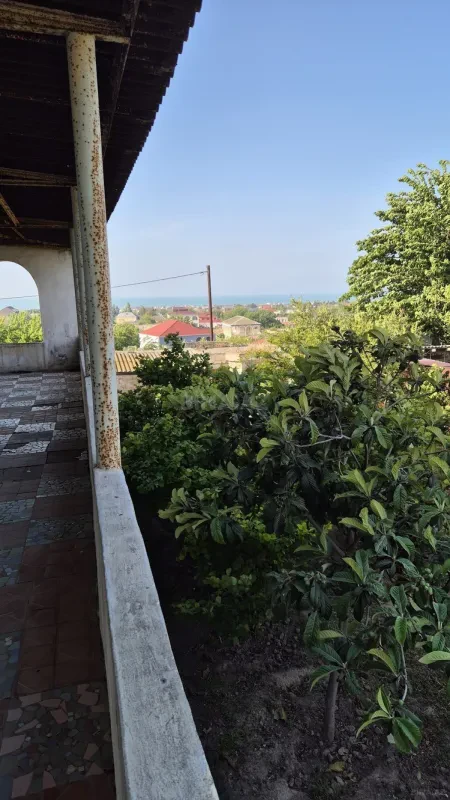 Satılır 6 otaqlı həyət evi 200 m²