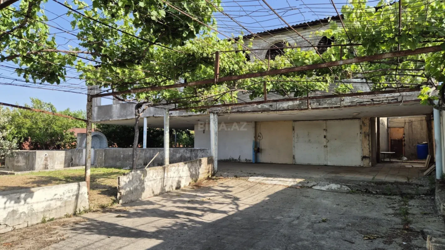 Satılır 6 otaqlı həyət evi 200 m²
