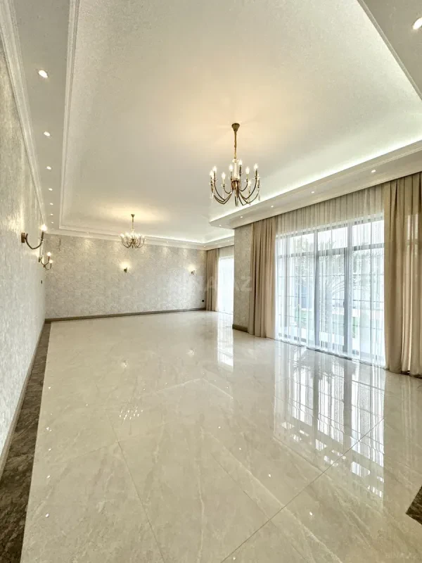 Satılır 6 otaqlı həyət evi 600 m²
