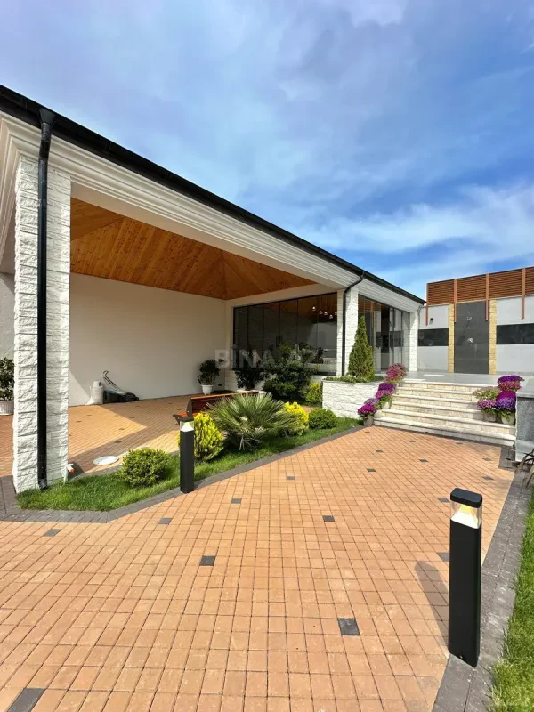 Satılır 6 otaqlı həyət evi 600 m²