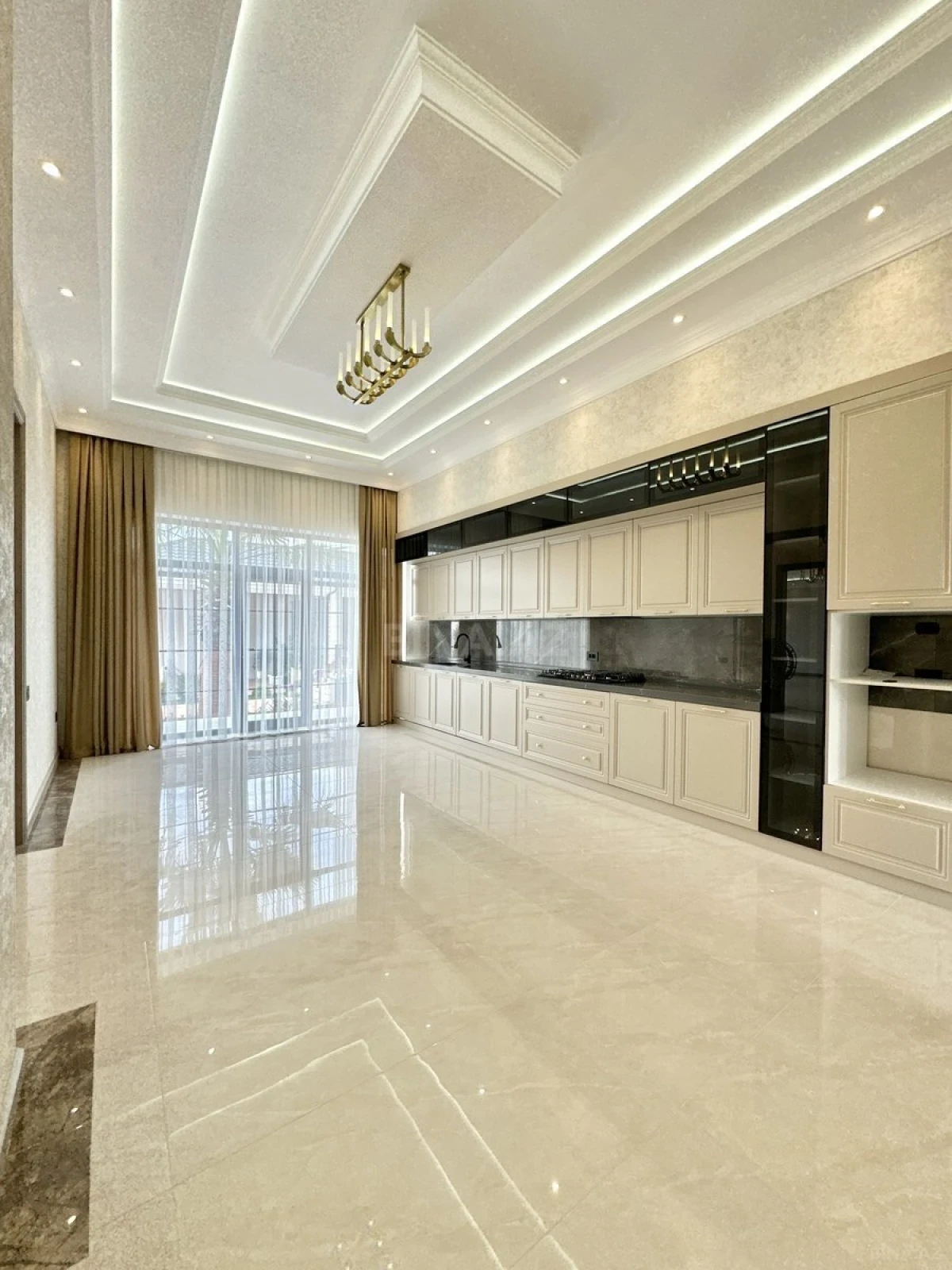 Satılır 6 otaqlı həyət evi 600 m²