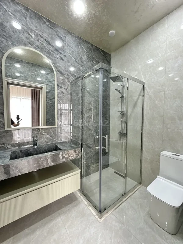Satılır 6 otaqlı həyət evi 600 m²