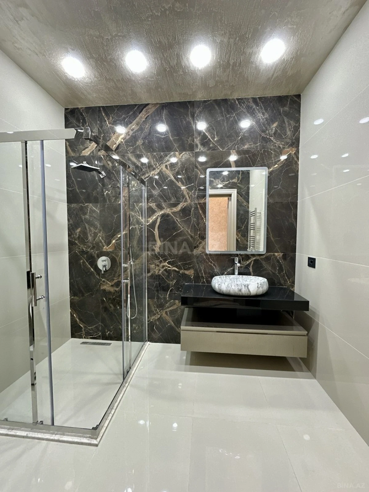 Satılır 6 otaqlı həyət evi 600 m²