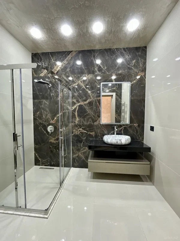 Satılır 6 otaqlı həyət evi 600 m²