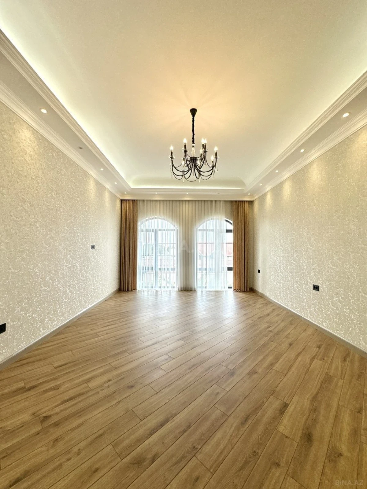 Satılır 6 otaqlı həyət evi 600 m²