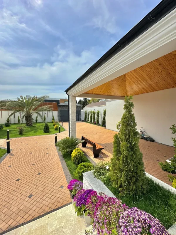 Satılır 6 otaqlı həyət evi 600 m²