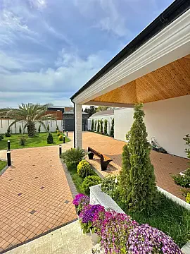 Satılır 6 otaqlı həyət evi 600 m²