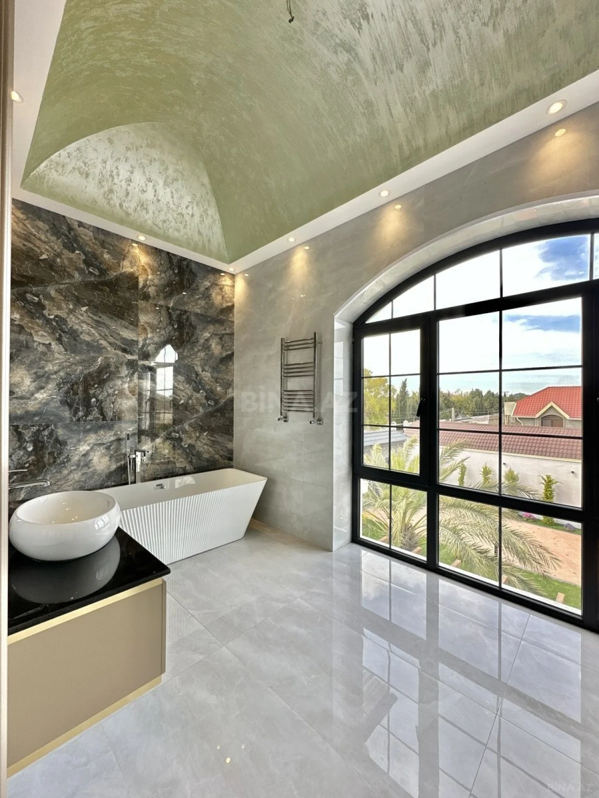 Satılır 6 otaqlı həyət evi 600 m²