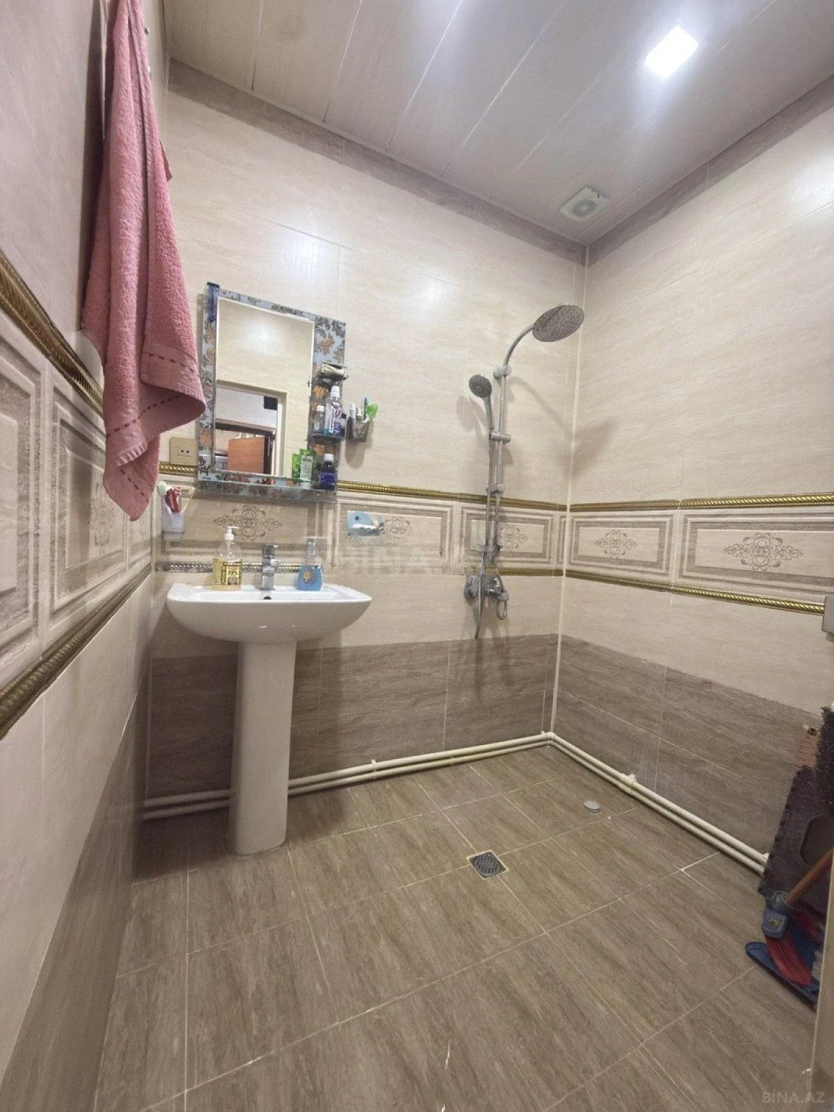 Satılır 2 otaqlı mənzil 75 m²