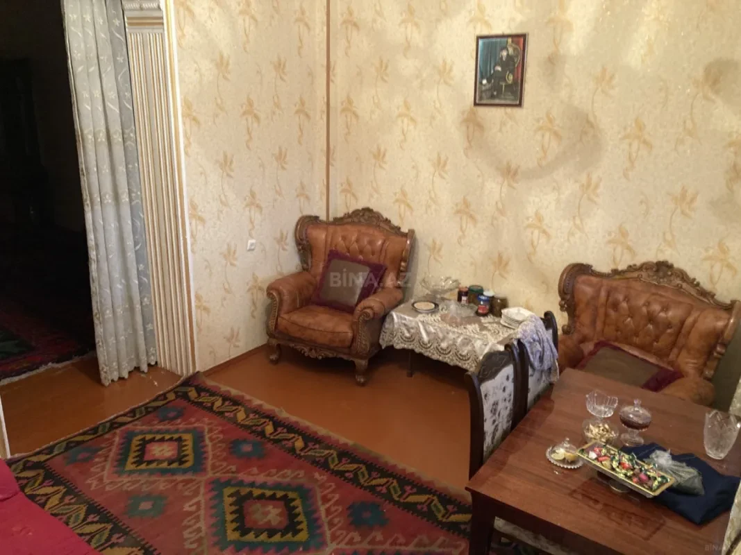 Satılır 5 otaqlı həyət evi 200 m²