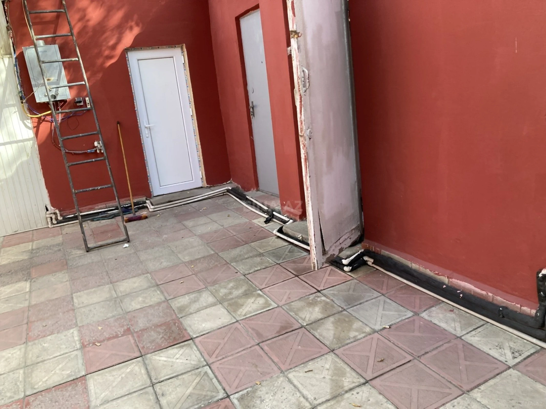 Satılır 5 otaqlı həyət evi 200 m²