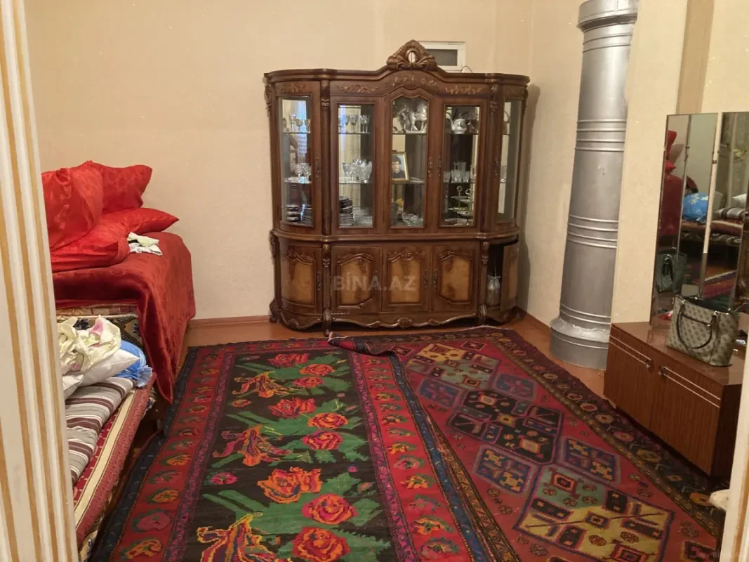 Satılır 5 otaqlı həyət evi 200 m²