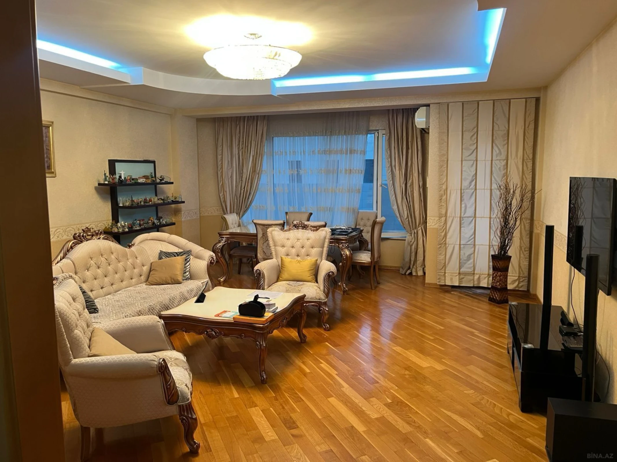 Kirayə verilir 5 otaqlı mənzil 185 m²