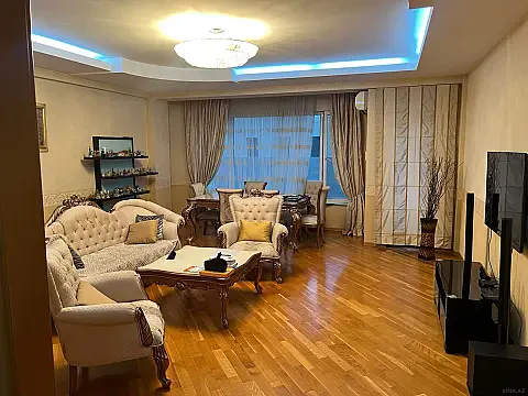 Kirayə verilir 5 otaqlı mənzil 185 m²