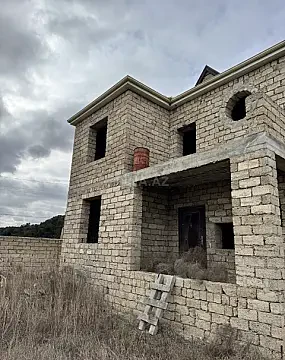 Satılır 5 otaqlı həyət evi 150 m²