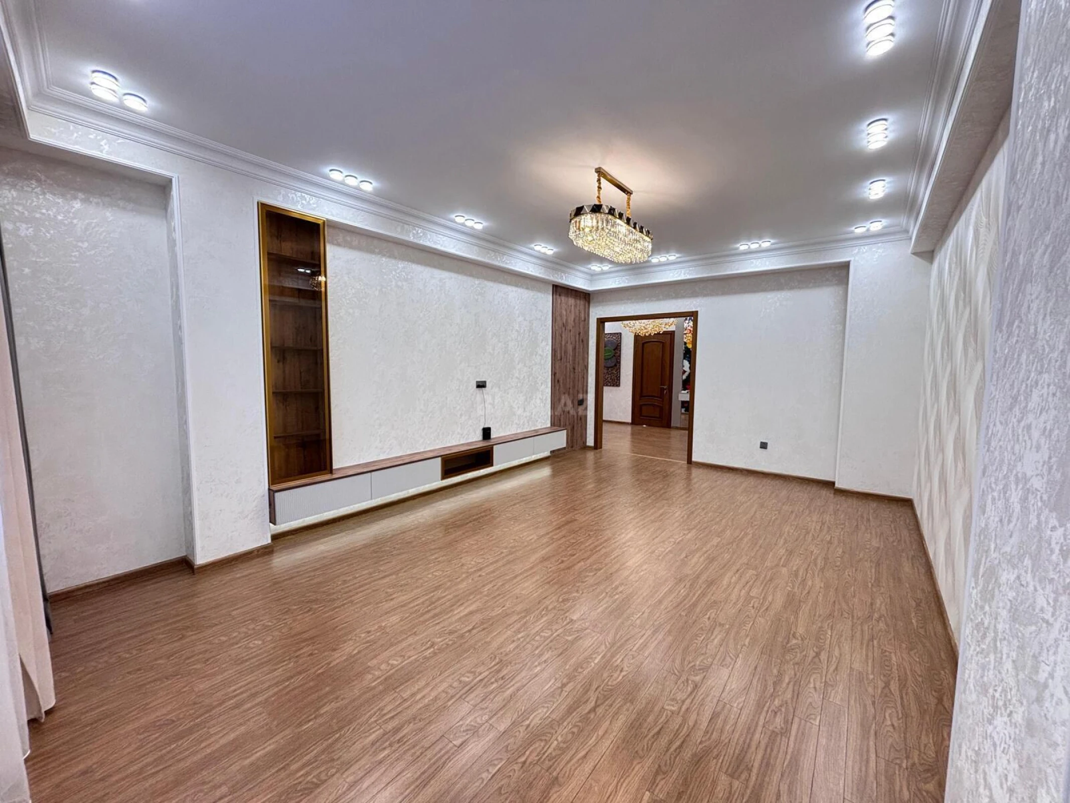 Satılır 3 otaqlı mənzil 140 m²